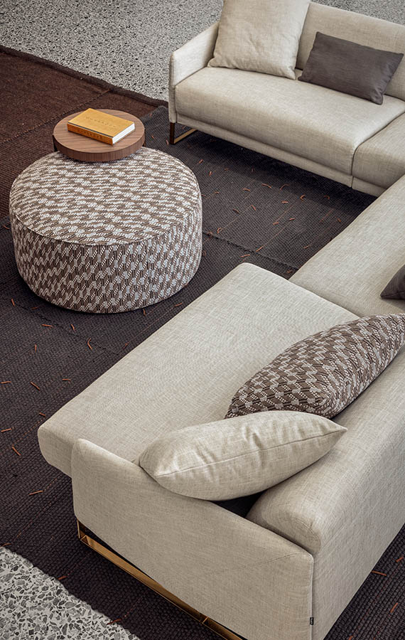 https://casanovaarredo.live/wp-content/uploads/2019/04/Asolo-sofa-PIANCA_08_BIG_V.jpg