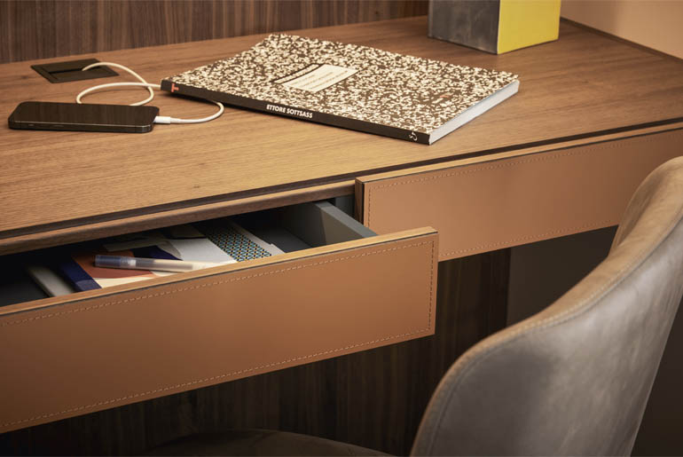 https://casanovaarredo.live/wp-content/uploads/2020/05/PIANCA_Ala-desk_02_Small_O.jpg