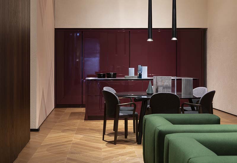 Furniture, interior doors, security doors, windows, wood panelling, wallpaper, lighting and office systems: Pianca & Partners offers a massive range of products to meet the most diverse contract project requirements.
