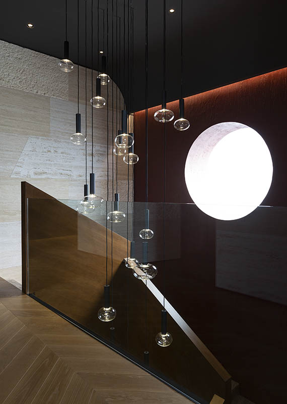 Flexibility, expertise, innovation, craftsmanship and technology: a new contract hub is opening in Milan, promoted by Pianca together with 25 other companies from the furniture and construction supply chain.