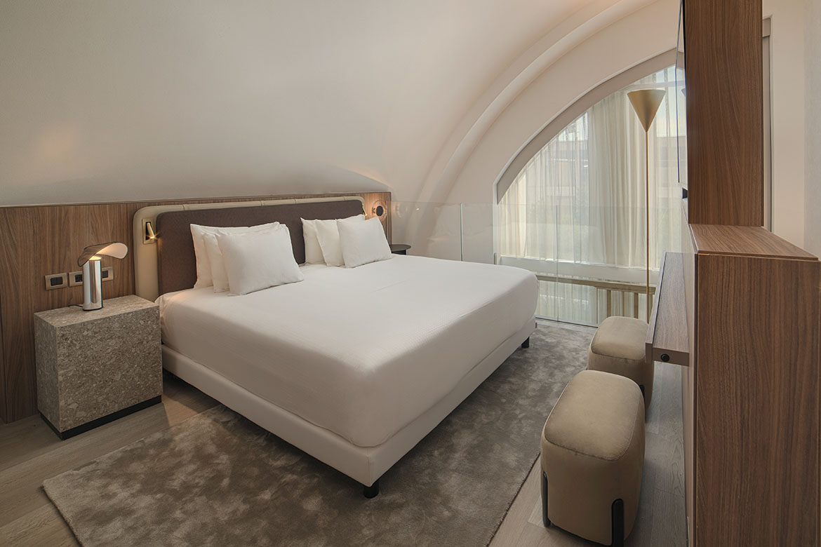 https://casanovaarredo.live/wp-content/uploads/2022/10/NH-hotel-Pianca-suite02.jpg
