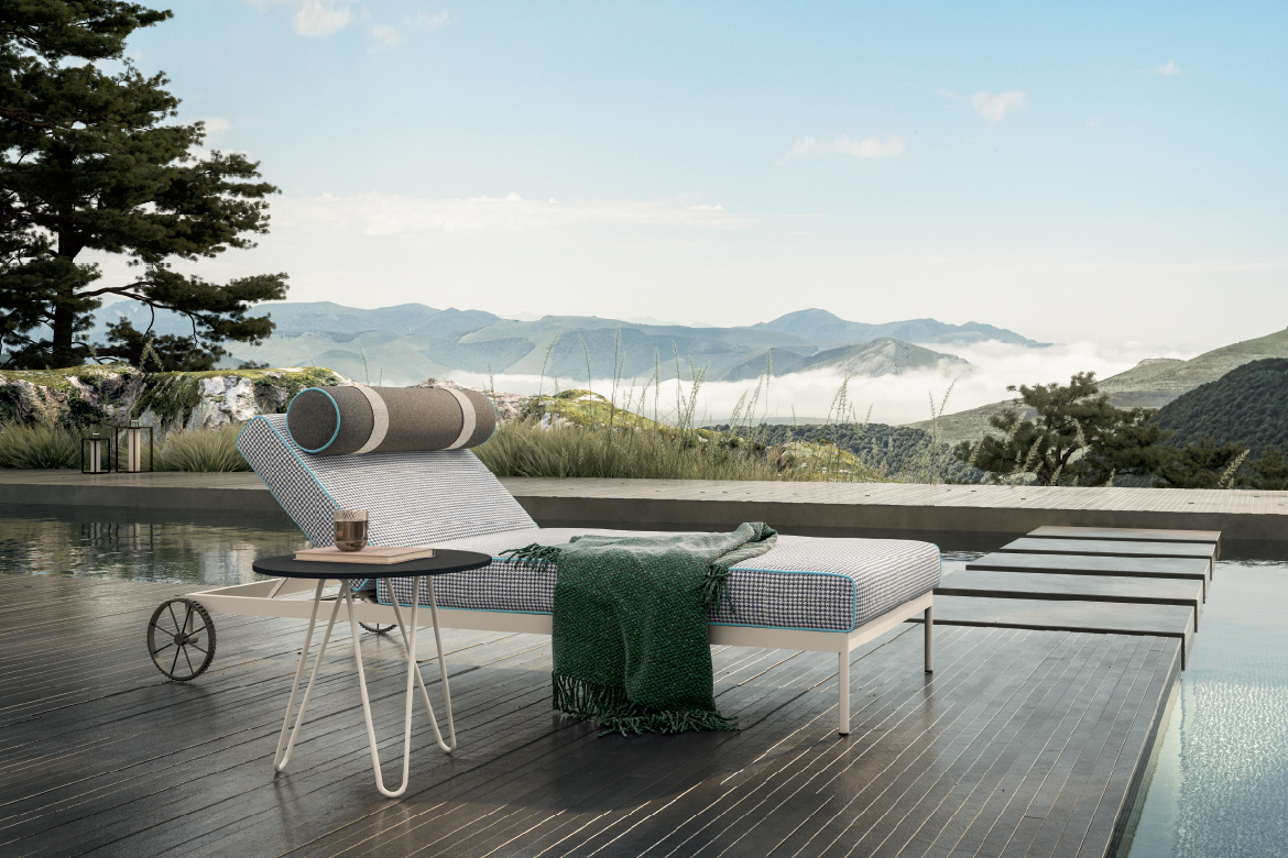 Lettino Levante della collezione outdoor Pianca, realizzato con struttura resistente e materiali idonei per ambienti esterni