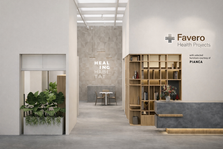 Stand Favero Health Projects al Salone del Mobile 2026 con arredi Pianca, progetto di design per ambienti healthcare contemporanei.